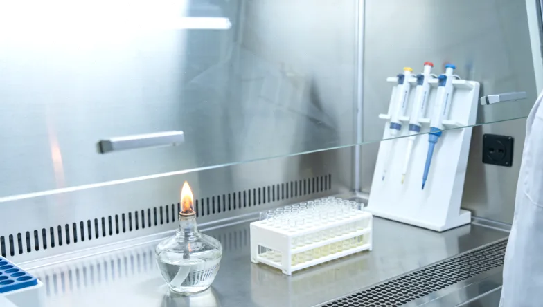 传统肿瘤标志物与ctDNA检测原理对比示意图