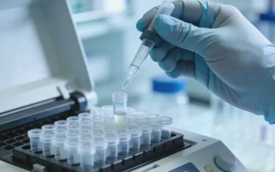 患者与医生正在沟通用药感受的插图