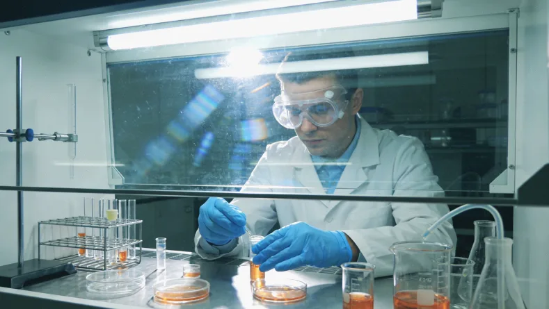 一份基因检测报告,焦点落在“罕见突变”字样上