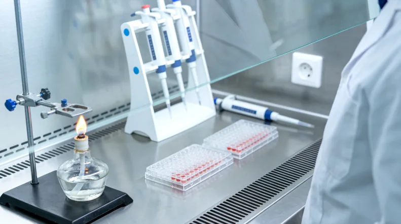 不同阶段治疗时间轴与旅行风险评估对比图