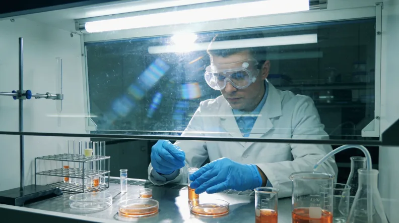 医保目录、药厂援助项目、集采药品三个省钱途径的图标集合