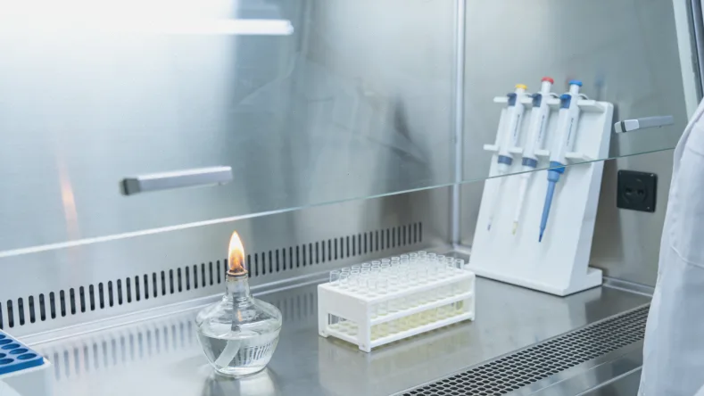 年基因检测费用趋势示意折线图