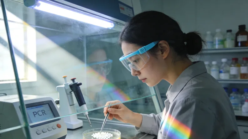 医患家属三方共同沟通的场景