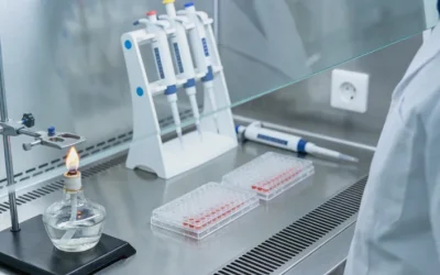 靶向药与恩替卡韦药盒并列摆放示意图