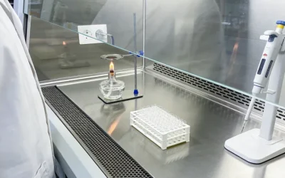 卡通形象展示药物在“快、中、慢”三种代谢类型人体内的不同浓度曲线