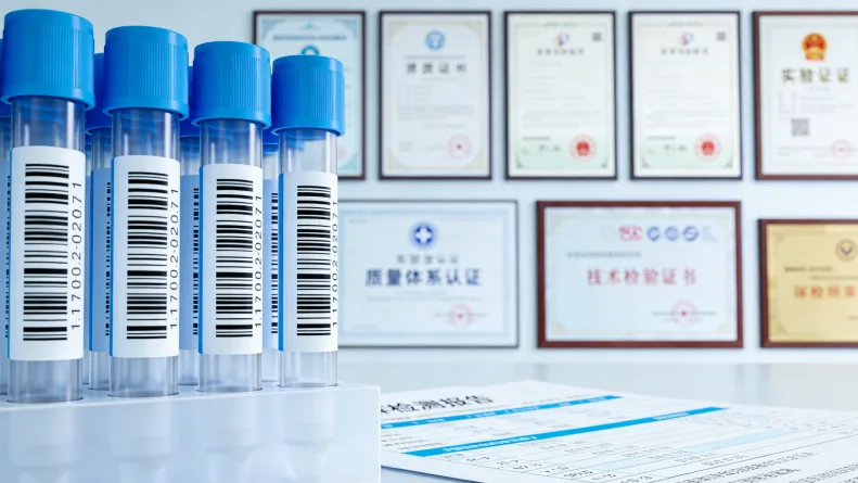 肺癌治疗武器库:靶向药、化疗药、免疫药物图标并列