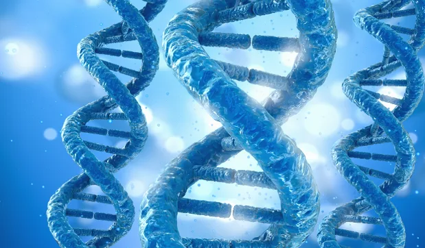 一杯咖啡旁放着DNA双螺旋模型