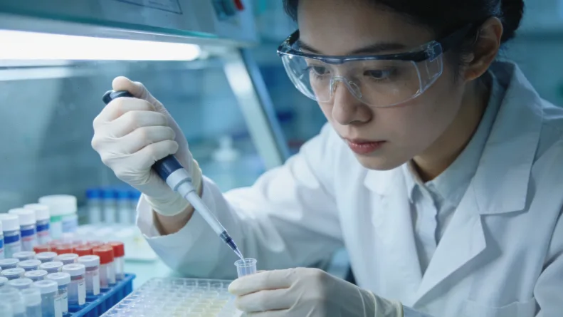 药物分子结构模型与靶点结合示意图