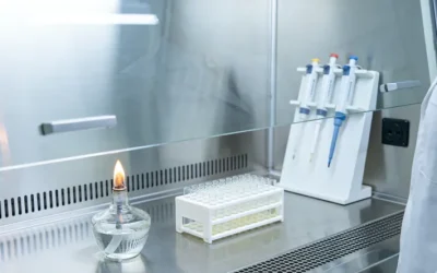 病理科医生从档案柜中调取石蜡包埋组织块