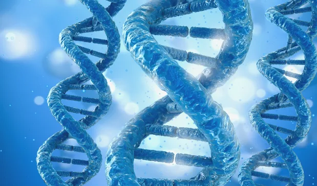 孕妇认真用肥皂洗手的特写照片